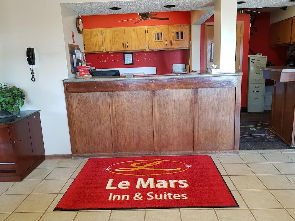 Le Mars Inn And Suites Екстер'єр фото