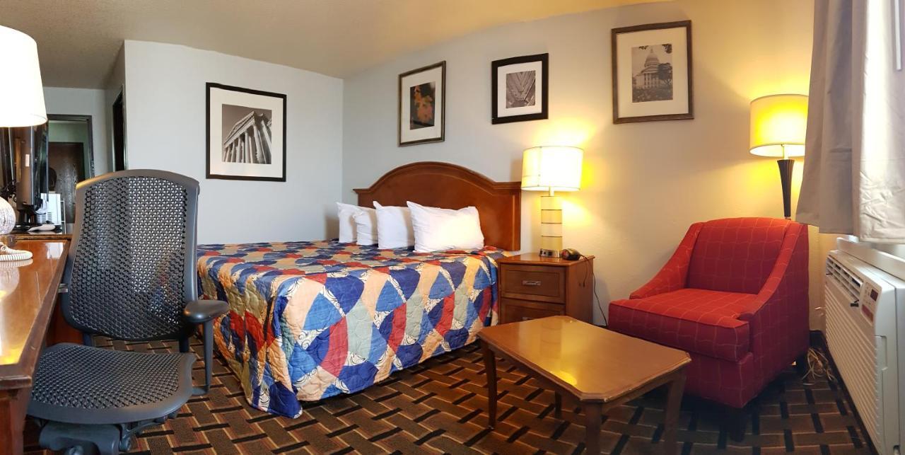 Le Mars Inn And Suites Екстер'єр фото